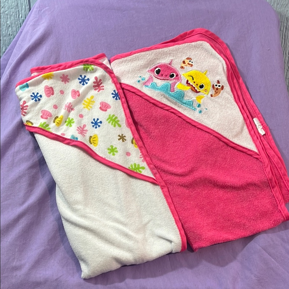 5 for $10 💜 Baby Shark Hooded Towel Set
